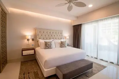 Image de 5 Diamond 1313 Sq Ft Suite