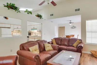 Image de Near Shops & Eats: Richmond Hill Home w/ Yard!
