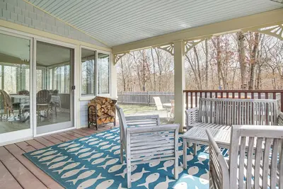 Image de 4 Mi to Inkwell Beach: Home in Oak Bluffs!