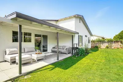 Image de 2 Mi to Beach: Pet-Friendly Oxnard Home w\/ Yard