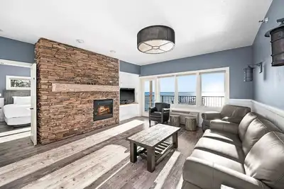 Image de Sunrise Suite on Lake Superior- Pool & Hot Tub