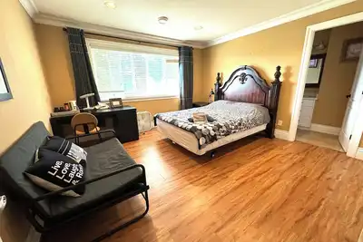 Image de bedrooms with private bedrooms in charming Richmond with  WiFi close to Yvr