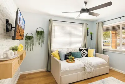 Image de Modern Luxury 5 Bed 2 Bath Centrally Located Close to Downtown Tampa! HeatedPool