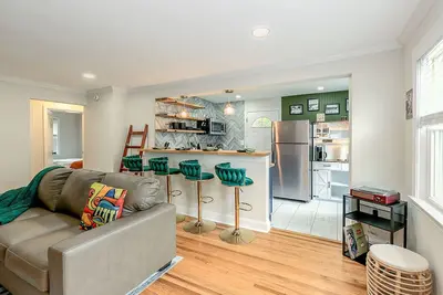 Image de Jazzy Suite & Kindred Retreat /Swing into Style, Stay awhile
