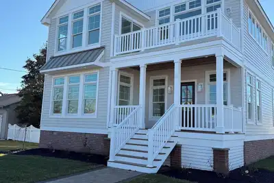 Image de “The Delford” Beach House only Steps to the Bay Beaches