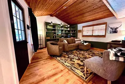 Image de Onyx Grove Cabin • 2 bedrooms & Hot Tub!
