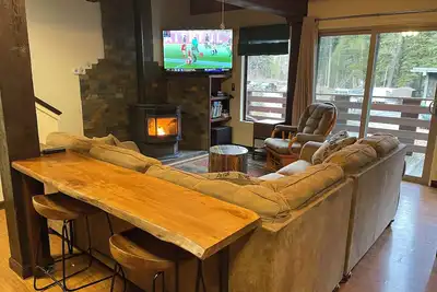 Image de 3br Palisades Tahoe with Pool, Beaches, Hiking, Biking, Fishing & Rafting Nearby