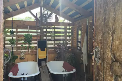 Image de The Barracks, beautiful 2-bedroom private cottage with garden bath and porch