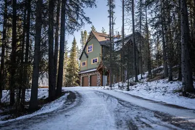 Image de Entire 2 Bedroom Guest Suite with Laundry, Minutes from Bragg Creek!