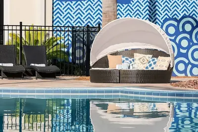 Image de Perfect Location for Your Next Getaway! Amazing Room w\/ King Bed, Outdoor Pool