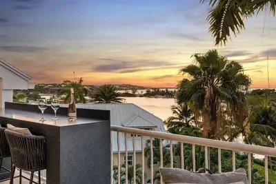 Image de Luxury Oceanview Penthouse @ Yacht Club, 5 min walk from Grace Bay Beach