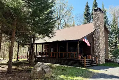 Image de 3 Bedroom, 2 Bath Secluded Old Forge Log Cabin
