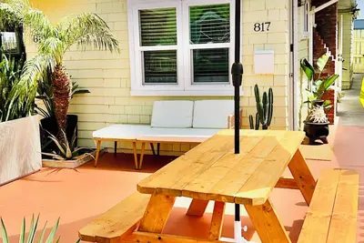 Image de Breezy Bayside Escape — Cottage with Patio in Heart of Mission Beach