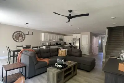 Image de Charming, Modern, New Construction Retreat – Right in the Heart of Etown