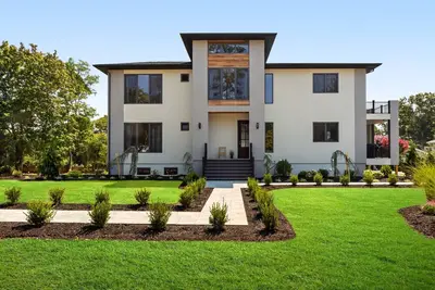 Image de Huge Modern Jamesport Home with Decks & Balconies Near Beaches & Wineries!