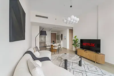 Image de Modern 1 Bedroom Apartment in Azizi Riviera