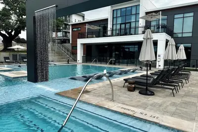 Image de Luxury Resort-Style Apt  Pool