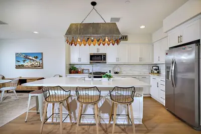 Image de Luxury on State State in Carlsbad Village