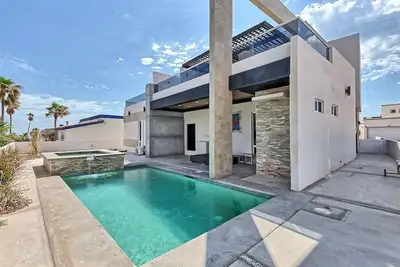 Image de Casa Omg: 5-Star Luxury Ocean View Home on Sandy Beach
