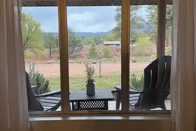 New Owners! Walking distance to restaurants! Come enjoy our 3-bed cabin in Pine!