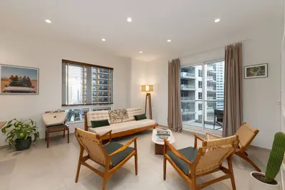 Image de Stylish Downtown 1br w/ Pool and Balcony