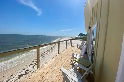 Image de Gulf Breeze – Pet-Friendly 3br Beachfront Stay with Stunning Views & Renovations