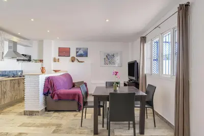 Image de \"Apartamento en la playa con Wifi\" Près de la mer avec vue sur la mer, Wi-Fi et terrasse.