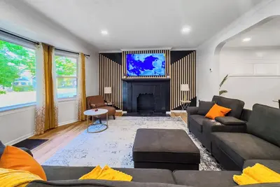 Image de Modern Comfort Near Clinic & Downtown, King Bed!
