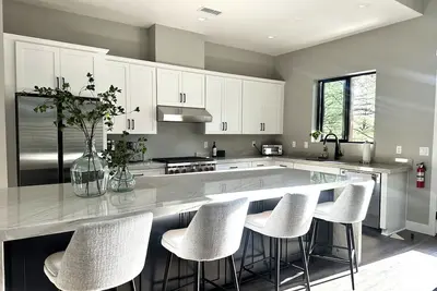 Image de Luxurious Modern Mountain Retreat - near Nau and Downtown!