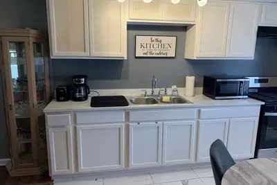 Image de 2-bedroom apartment in charming Pensacola with Ac, WiFi. Start your vacation now