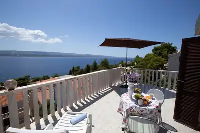 Image de Appartement d'une chambre avec la terrasse et la vue sur le mer Lokva Rogoznica, Omis (A-19633-d)