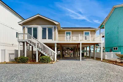 Image de Stunning dog-friendly coastal home with private yard and close to beach access