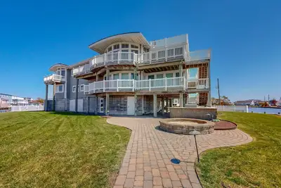 Image de Town of Fenwick Island bay front house w/deck, patio, bay views, grill