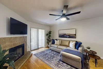 Image de Updated condo w/ shared pool & hot tub, pickleball/tennis courts- great location