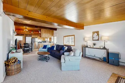 Image de Cozy Lakeview Cottage with easy access to Mullett Lake w/ W/D & Wifi