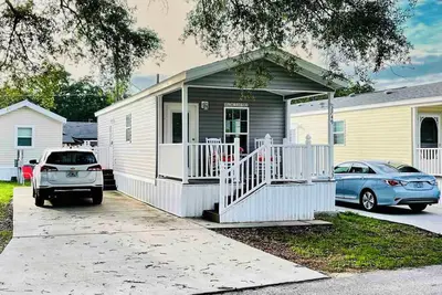 Image de Tiny House in Kissimmee sleeps 4, only 20 minutes to Disney/Universal