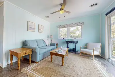 Image de Charming Family Getaway in Salvo with A/C, Full Kitchen, and Gas Grill