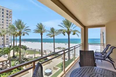 Image de Luxurious Sandpearl Residences condo with Gulf views - heated pool, spa, resort