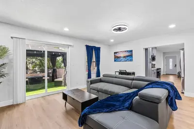 Image de Hidden Gem in St. Pete! Modern 4br Oasis Awaits