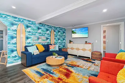 Image de Salisbury Surf & Sol | Pet-Friendly | Sleeps 12pp