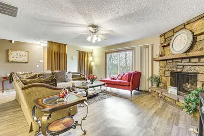 Image de 3 Mi to Downtown Tulsa: Cozy Retreat!