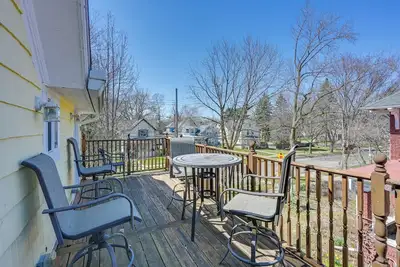 Image de < 1 Mi to Old Town Lansing: Home w/ Furnished Deck