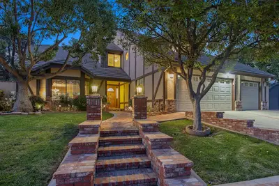Image de Iconic Poltergeist Movie Home – Premium Stay with Pool, Hot Tub, Fire Pit & More