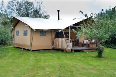 Image de Lodge au Wiltshire avec Jacuzzi Privé