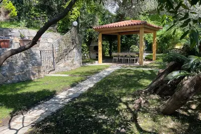 Image de La Casetta tra ulivi e colline, con giardino privato