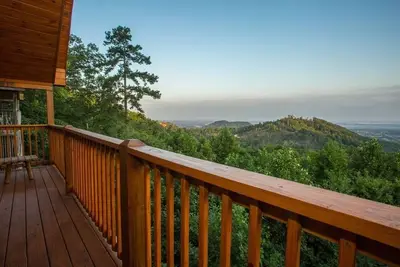 Image de This cabin is a 2 bedroom(s), 2 bathrooms, located in Sevierville, Tn.