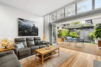 Image de Manly- Man29 East Esplanade - Approx. $1800-$2600 per/week Beautiful 2 Bedroom Apartment Overlooking Manly Wharf