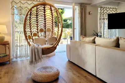 Image de Modern vacation apartment with garden, beach chair and terrace - 50 meters to the beach