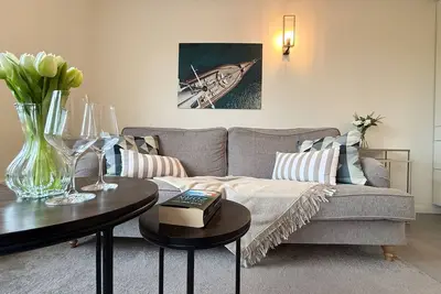 Image de \"Arrive, take a deep breath, feel good - your time-out in the harbor breeze\"