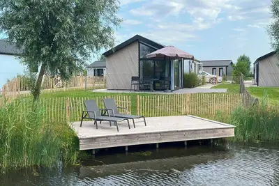 Image de Chalet Steghouse with waterfront plot, jetty and fence for 4 people in Kampen